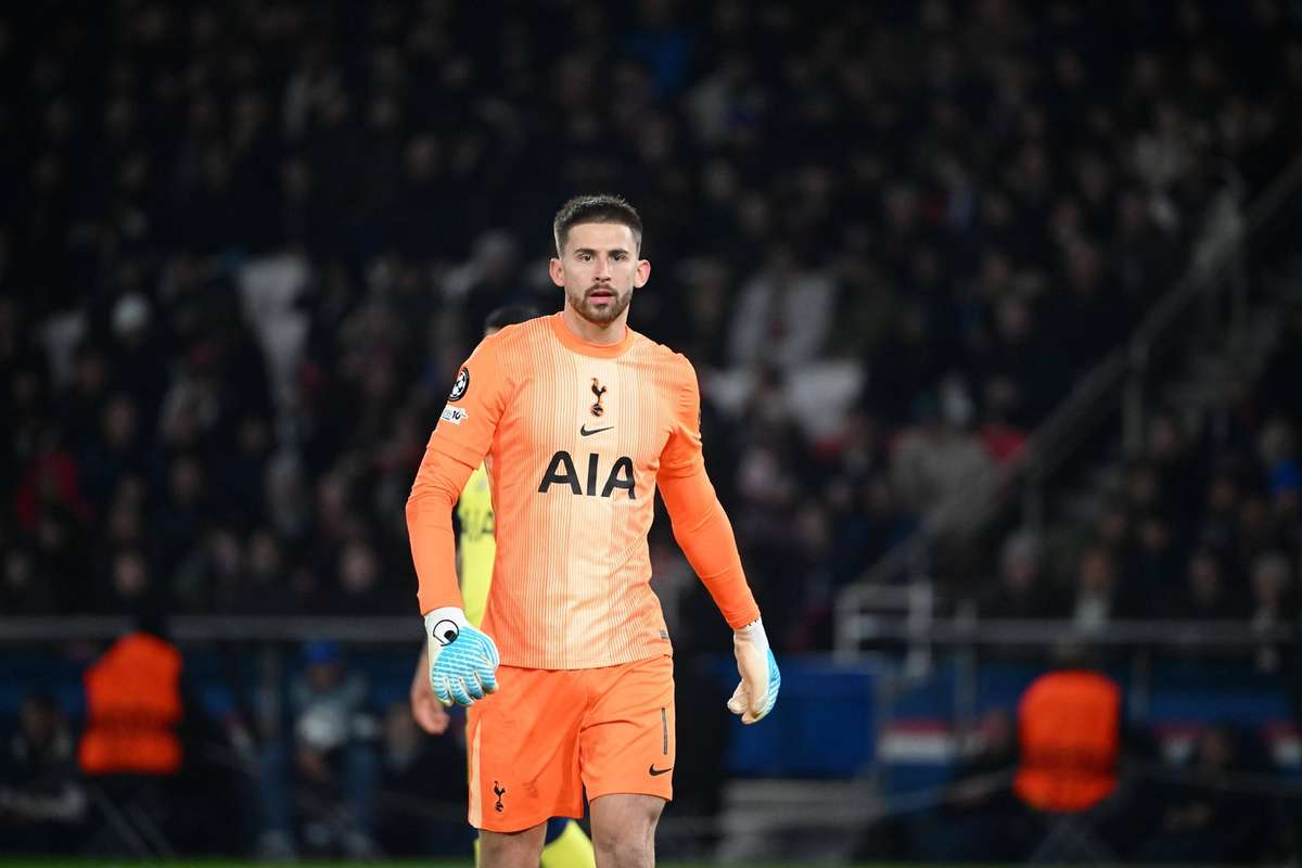 VIDEO: Guglielmo Vicario howler gifts Fulham second goals vs Tottenham
